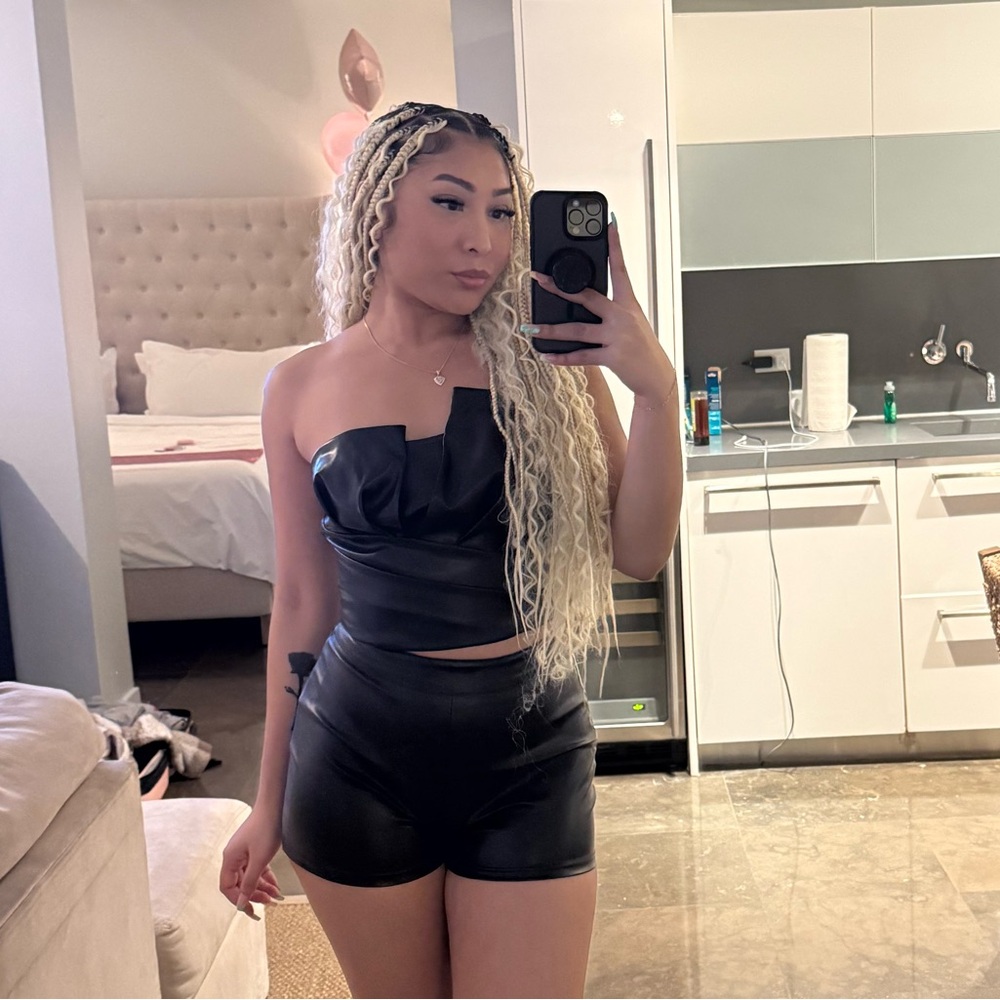 SHEIN Black Faux Leather Shorts And Leather Top
